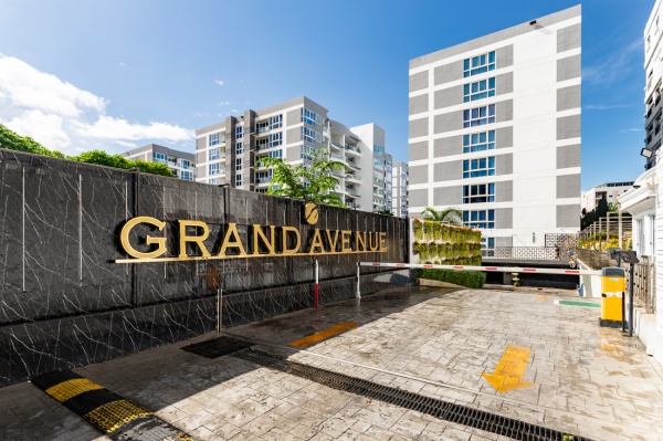 Grand Avenue Residence